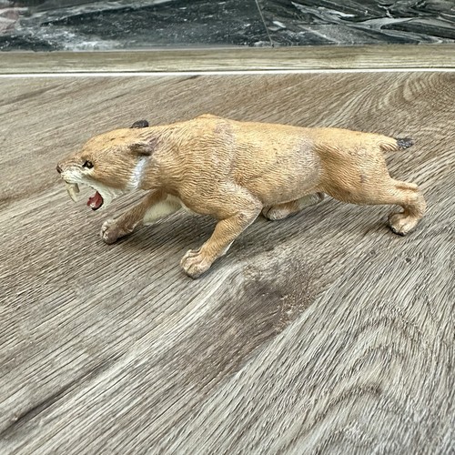Papo smilodon figure 2010 - smilodon,