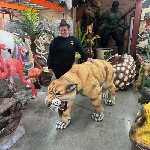 Life size growling - size, saber